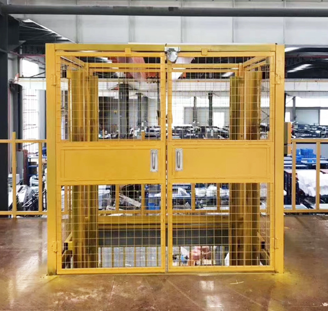 新建智能导轨式升降机亮相