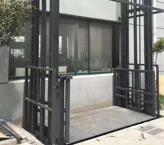 新建导轨式施工升降机助力民生工程提速增效